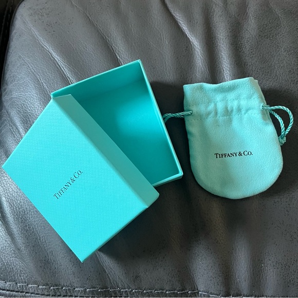ORIGINAL Tiffany & Co Set of Small Box and Small Pouch - Picture 2 of 2